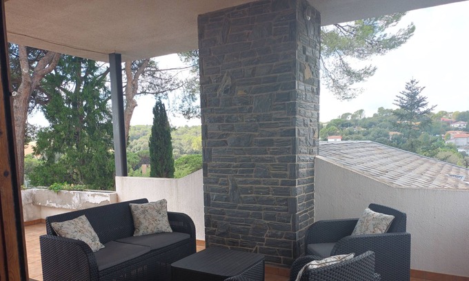Llica d'Amunt Ski Chalet | Very close to the Montmelo circuit. Ideal for work. Barbecue, pool and games