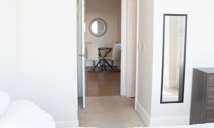 Downtown Mississauga Condo | Very cozy large 2/2 Mississauga condo with parking.