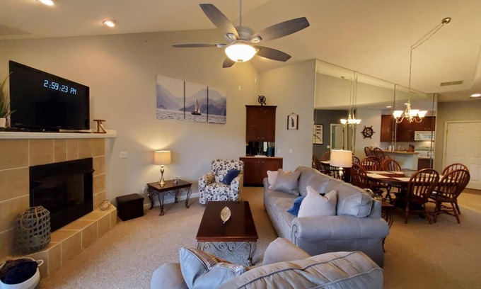 Hollister Condo | Very Popular*Lake Front*2 Kings*2 Jetted Tubs