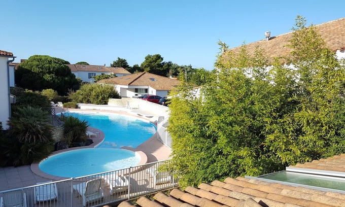 La Couarde-sur-Mer Apartment | Very pretty DUPLEX*Ile de Ré, pool view, next to beach La Couarde.
