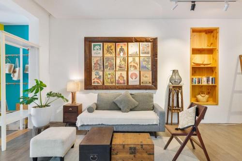 Cam Chau House | Vesta Gallery Villa Above Bookstore