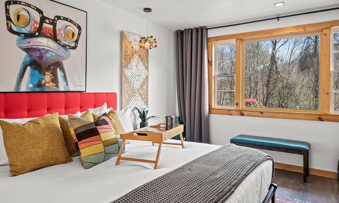 Hancock Hotel | Vibrant Family Suite | Cozy, Colorful Retreat for All Ages at Green Acres