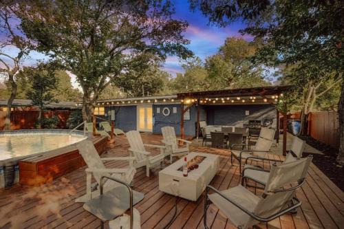 Irving House | Vibrant House w Great Backyard Pool and Jacuzzi