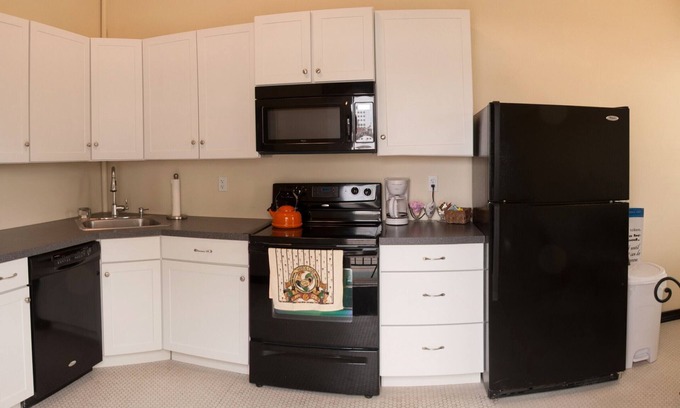 Jefferson City House | Victorian Home-Sleeps 12-Middle of Everything!