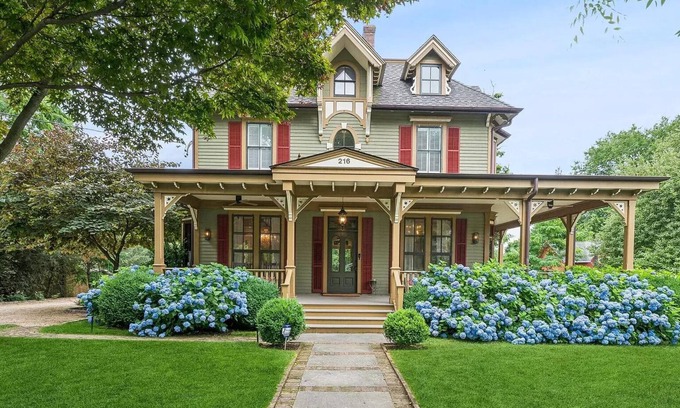 Mamaroneck House | Victorian Retreat Sleeps 12 with Pool, Gym, Near Water/Town/Train to NYC