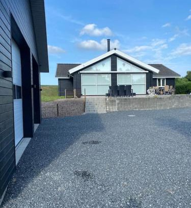 Stenstrup Villa | Vidunderligt hus 10 år. Hunde hjem. Elbil lader