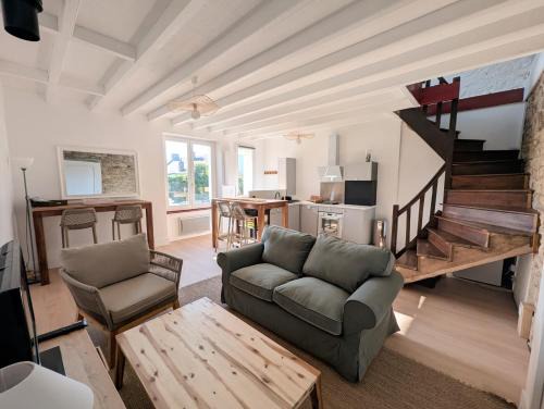 Plouhinec House | VIEUX PASSAGE, Maison avec cour privée à 150 m du PORT et de la PLAGE
