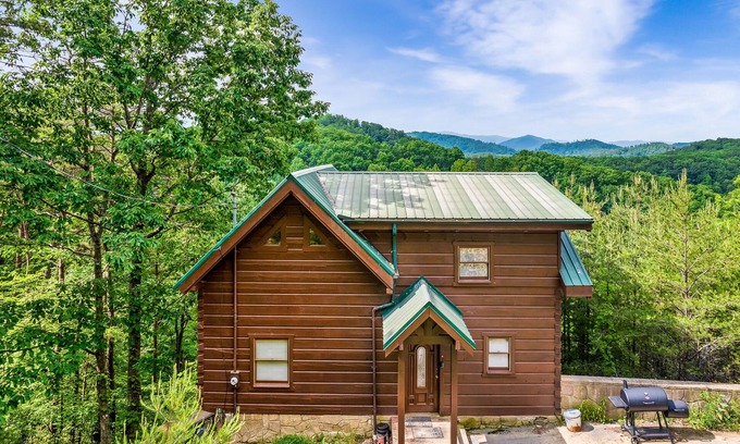 Pigeon Forge Cabin | View and Me, just needs you!