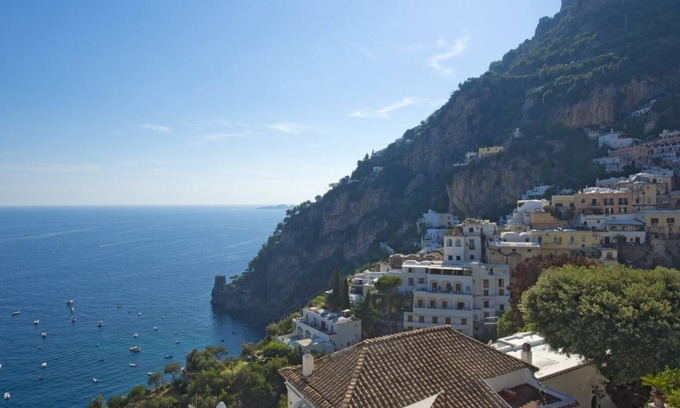 Positano Villa | view of the sea in the center of Positano
