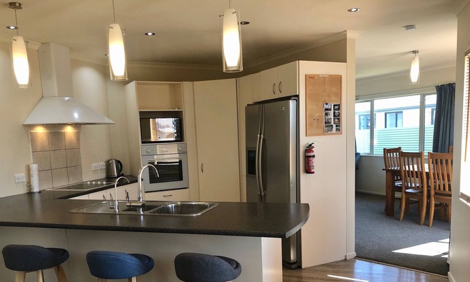 Twizel House | Views and Location (Wifi) - Christmas/New Year Rates Refer Description