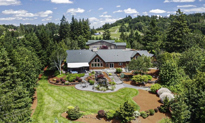 Amity House | Views and Wineries Surround You On 15 Acres In This Wine Country Get Away