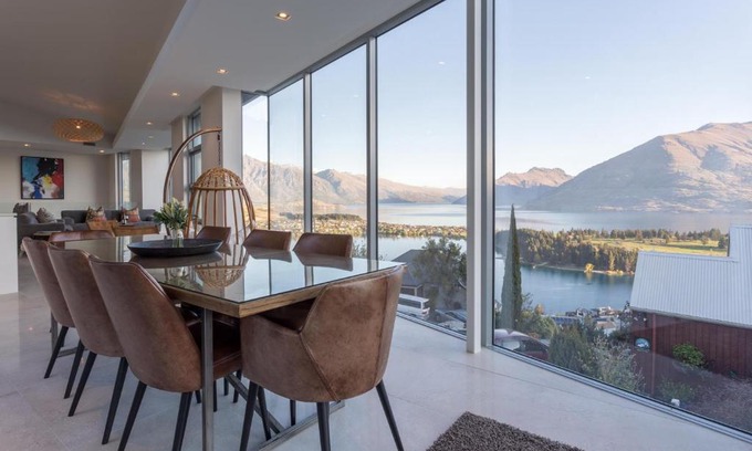 Queenstown Villa | Views on Edinburgh, a Relax it's Done luxury holiday home