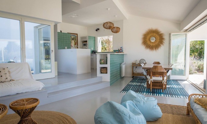 Malhadinhas Villa | vila by the beach with pool