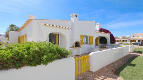 Aldeia do Golfe Villa | Vila Chez Lee, 219 Aldeia do Golf-CleverDetails - Sleeps 6, quiet area