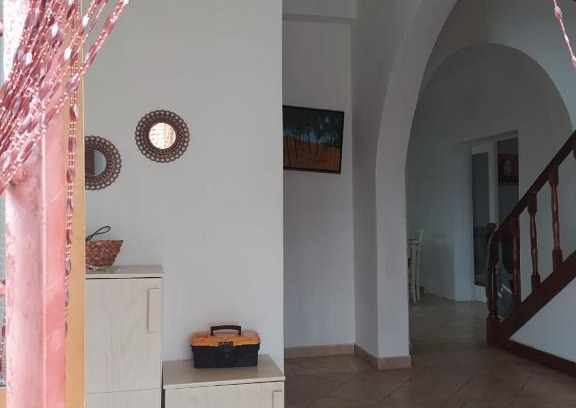 Tragjas House | Vila Kuqe