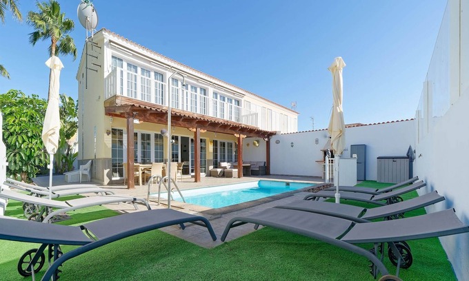 Sonnenland Ski Chalet | Villa Annamaria with private pool, wifi and bbq