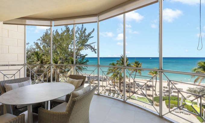 Seven Mile Beach Condo | Villa 23, Forth floor 3 bedroom, 3 bathroom, oceanfront, fully equipped.