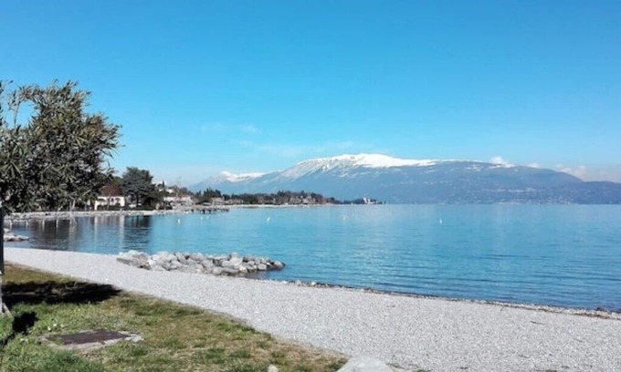 San Felice del Benaco Villa | Villa 50 m from the beach. 4 to 9 beds. 3000 m2 fenced park, for dogs