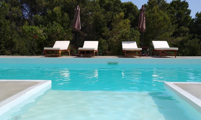 Sant Josep de sa Talaia Villa | Villa 8 people with large pool, near Cala Tarida, Conta, Bassa.