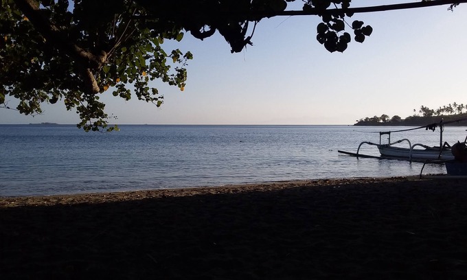 Sekotong Barat House | Villa Asiyah, Pandanan: next to Sekotong's bay: sailing, snorkeling, swiming.