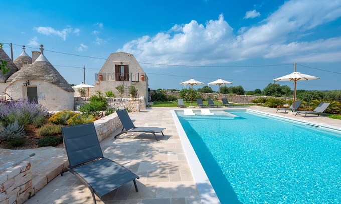 Locorotondo Villa | Villa "Acres Itria" with Private Pool, Wi-Fi & Air Conditioning