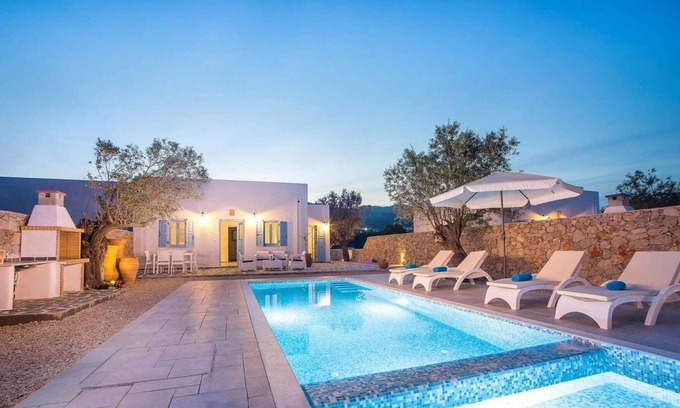 Kalathos Villa | Villa all the amenities within walking distance