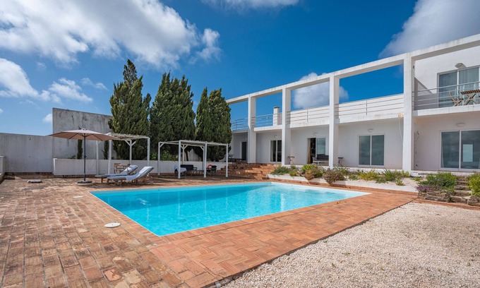 Aljezur Villa | Villa 'Alto da Lua' with sea view, private pool and Wi-Fi access
