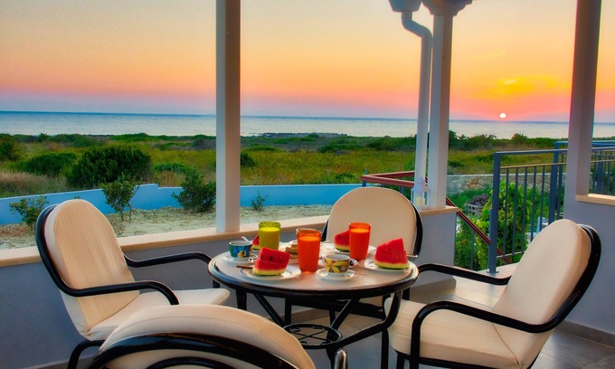 Kounopetra Villa | Villa Amalia - Where the sunset fills mind with the most beautiful of dreams.