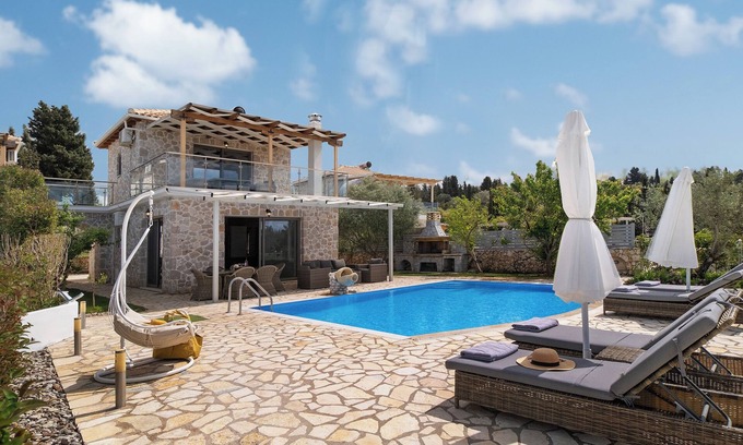 Tsoukaladhes Villa | Villa "Angela" with Sea View, Private Pool & Wi-Fi