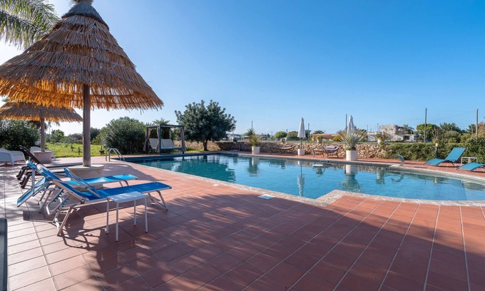Syracuse Villa | Villa 'Apollonion' with Private Pool, Wi-Fi and Air Conditioning