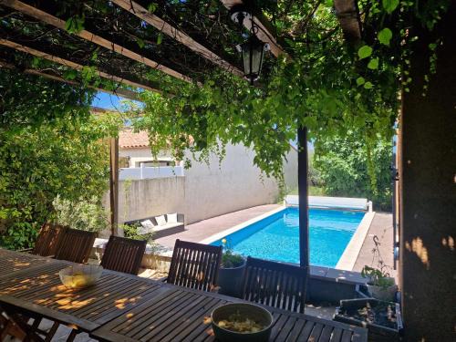Campagnan Villa | Villa arborée avec grande piscine