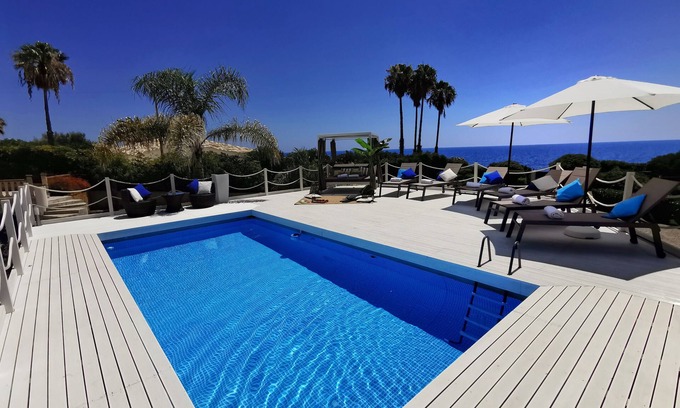 Fontane Bianche Villa | Villa Arenile with private pool and direct access to the sea