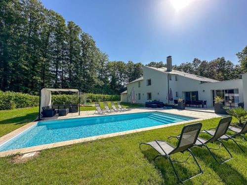 Nogent-le-Phaye Villa | Villa avec piscine, Cinéma, terrain privé