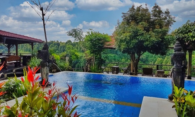 Sukasada Bed & Breakfast | Villa Ayu offers stunning view over mountains green valley with waterfall