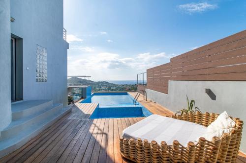Kropia Apartment | Villa Azzura with sea view & private pool at Athens Riviera