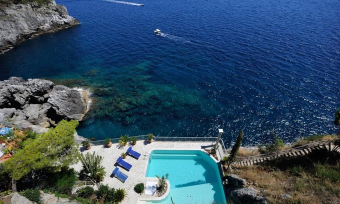 Conca dei Marini Apartment | Villa Azzurra with private pool and access to the sea 4 guests