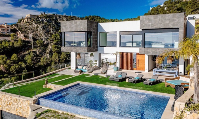 Aduanas House | Villa Bali Infinity by Interhome