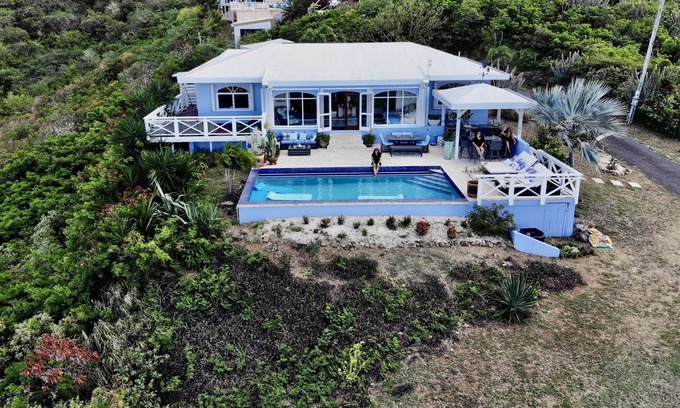 Slob Villa | 💙Villa Bliss💙 Unforgettable Views ~ Desirable East End on Gated 2.5 Acres