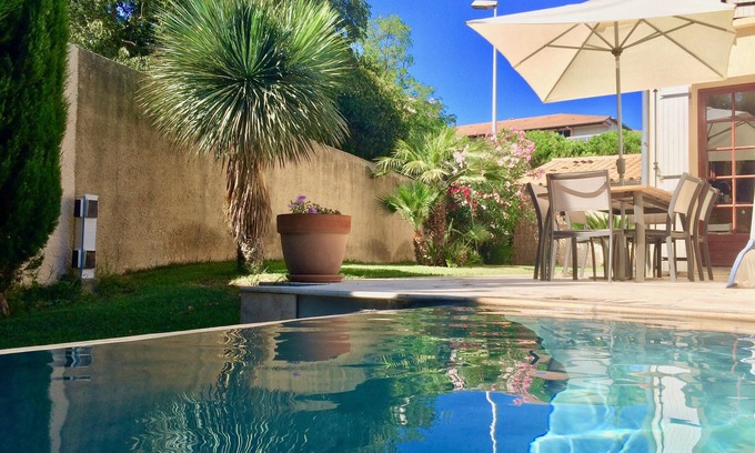 Estanove Villa | Villa bougainvillea: luxurious villa with mirror swimming pool nearby town center and beaches