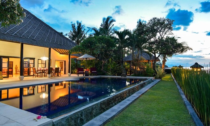 Dencarik Villa | Villa Branie - Beach front Private Villa in North Bali