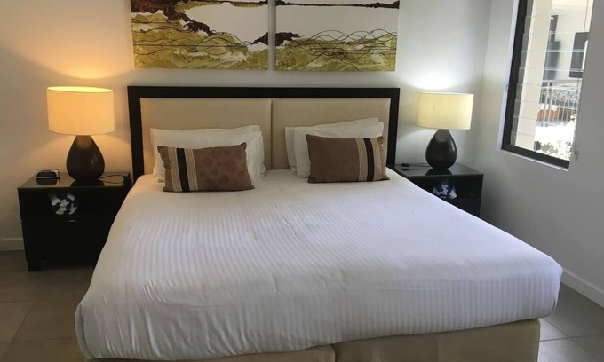 Tatura Villa | Villa by the Beach in Tatura