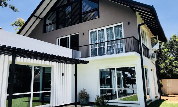 Wattala House | Villa by the Edge (Water front Villa)