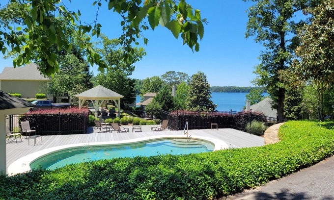 Dadeville Villa | Villa by the Lake, Villa by the Lake- 3BR Condo at The Village on Lake Martin!