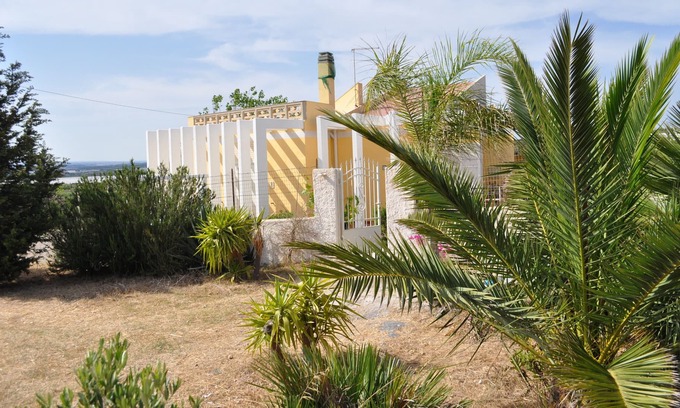 Pachino Villa | Villa by the sea in the Pantano Longarini reserve.