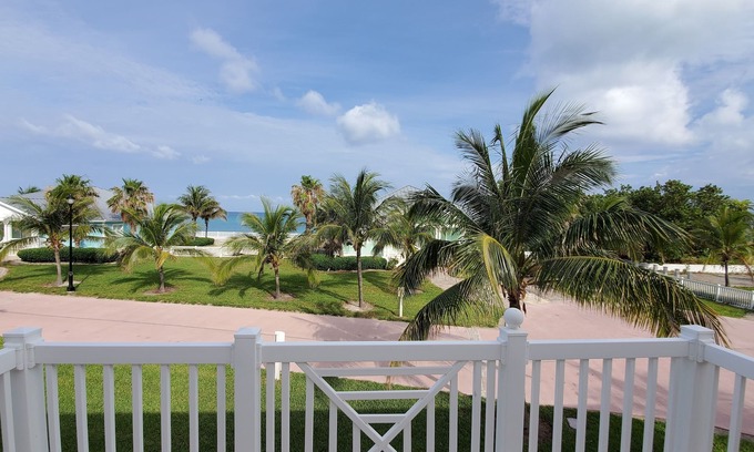 Alice Town House | "Villa by the Sea" Ocean view 3 Bedroom/3 Bath