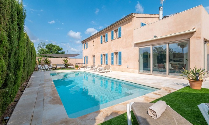 Sineu Villa | Villa 'Ca Na Rossa' with Mountain View, Wi-Fi and Air Conditioning