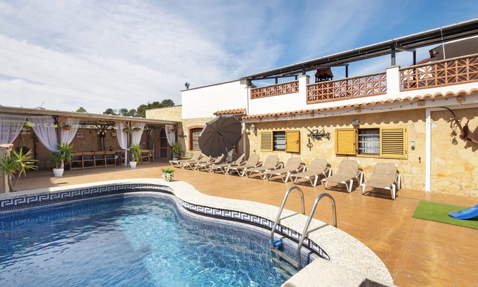 Rubi House | Villa 'Cal Ramon for 15 people' with private pool, Wi-Fi and air conditioning