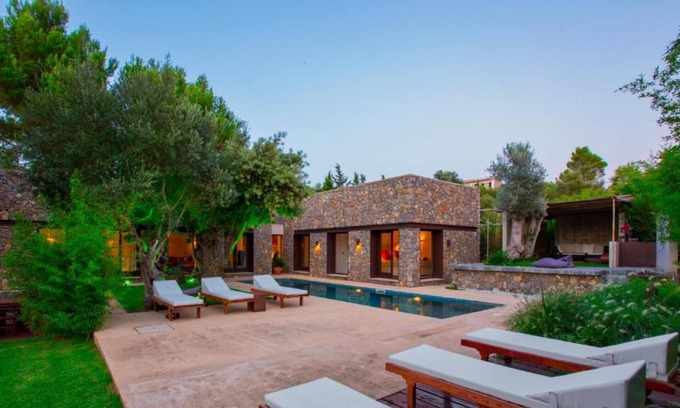 Valldemossa Villa | Villa 'Can Ganesha' with Mountain View, Private Pool and Wi-Fi