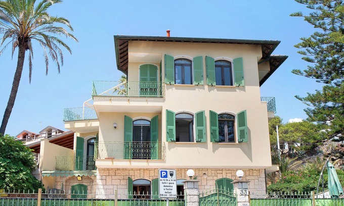 Bordighera Villa | Villa 'Capriccio' with Sea View, Private Terrace and Private Garden