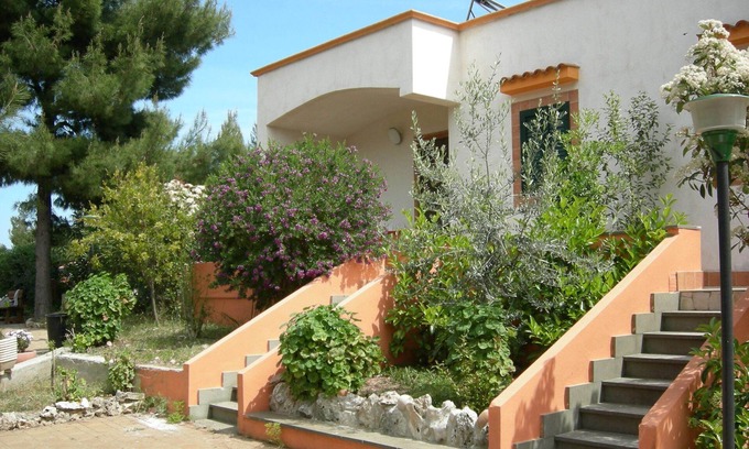 Defensola House | VILLA CARLA A Two-room apartment with garden